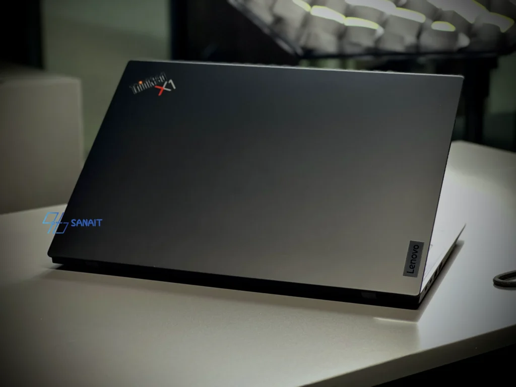 جنس بدنه ThinkPad X1 Carbon Gen 10